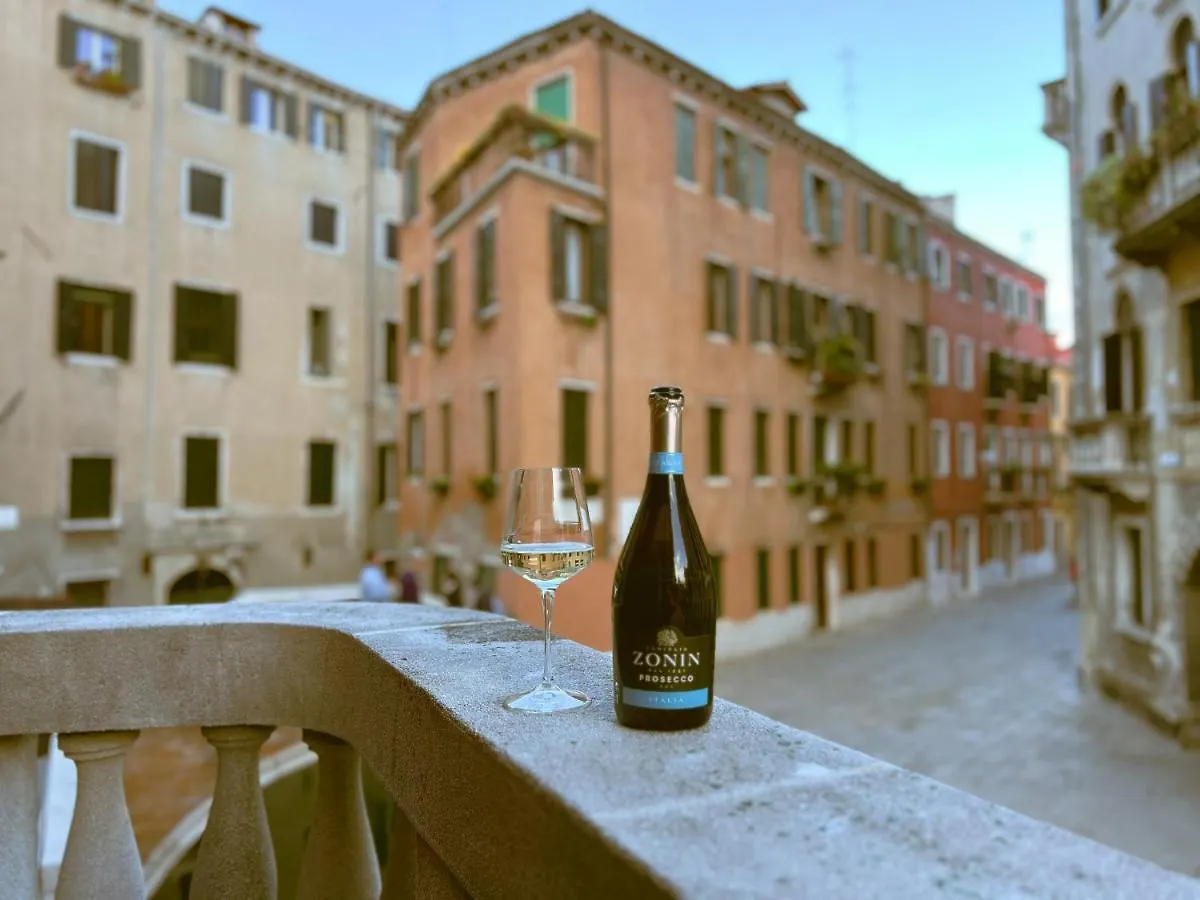 Appartamento Splendid “True Venice Apartment” Overlooking Water Italia