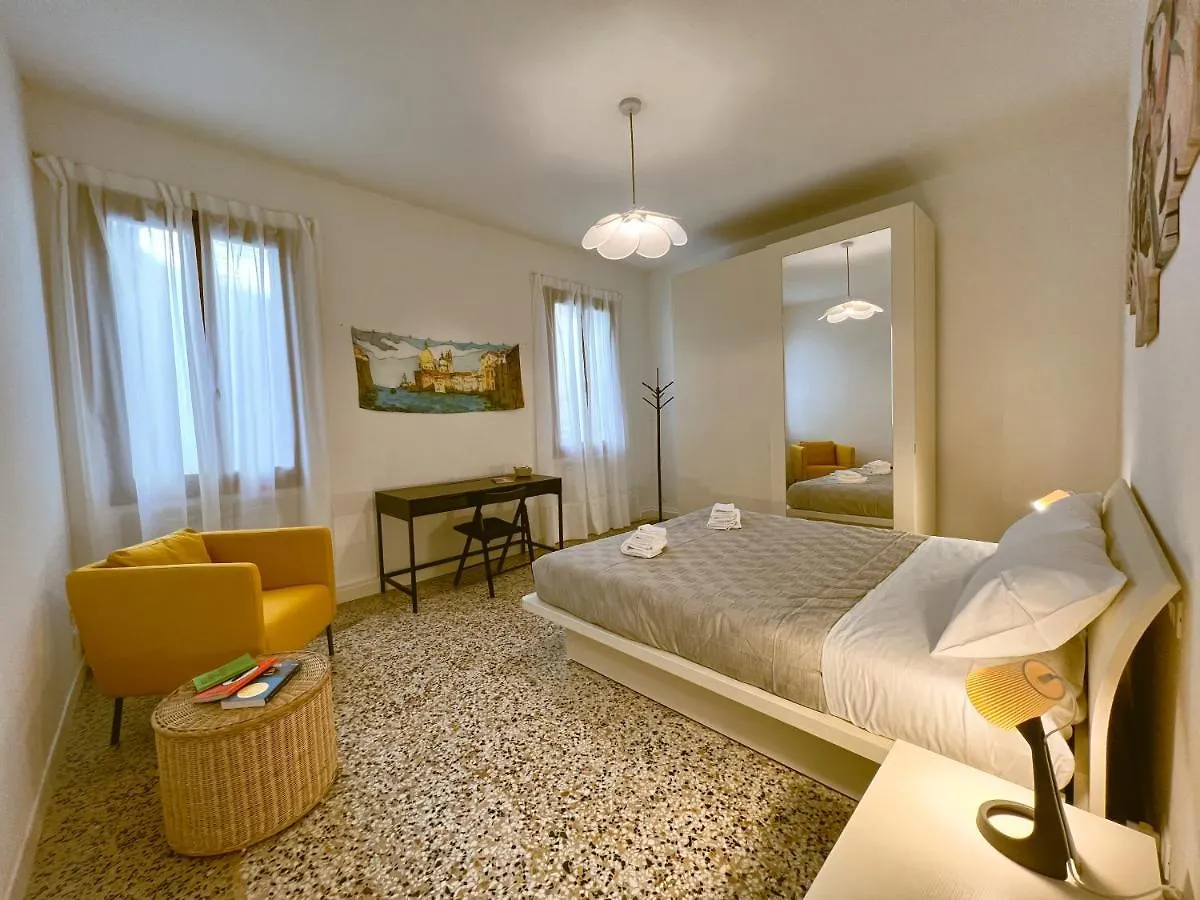 Appartamento Splendid “True Venice Apartment” Overlooking Water Italia