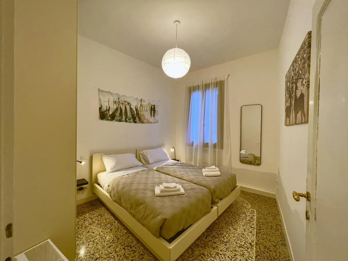 Splendid “True Venice Apartment” Overlooking Water 0*,  Italia